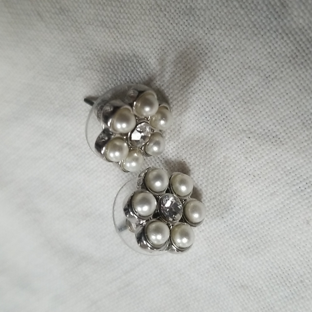 ⚪PEARLY FLOWER CLUSTER EARRINGS